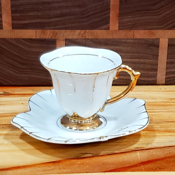 Vintage Porcelain Gold Trim Tea Cup & Saucer - Picture 1 of 4